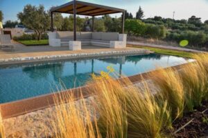 Aan het zwembad bij jouw huis in Puglia