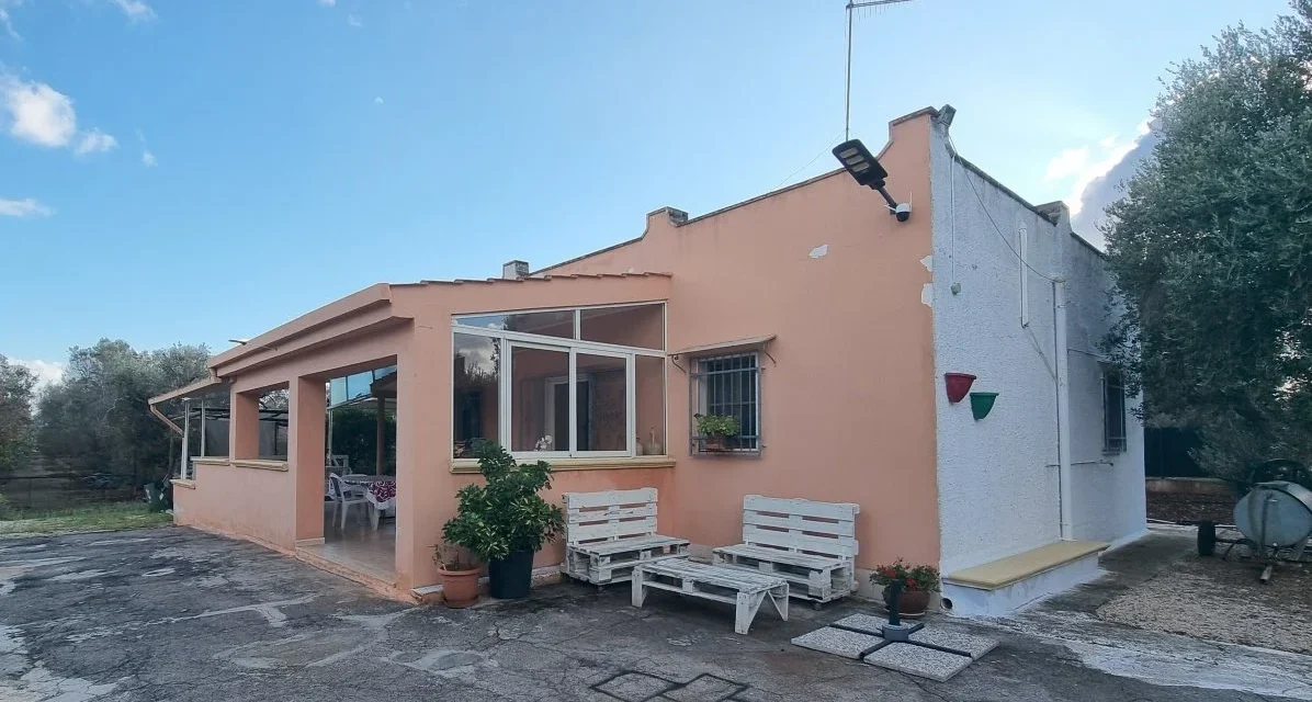 Huis nr. 33 te koop in Puglia Zalmroze Villa