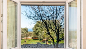 Uitzicht op zee vanuit je villa in Puglia