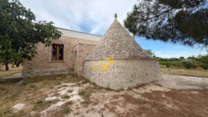 Stenen trullo en lamia te koop in Puglia