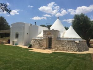 Mooie Trulli en Lamia te koop Itrie Vallei Puglia