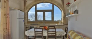 Pajara trullo te koop in Puglia met wijngaard en zwembad