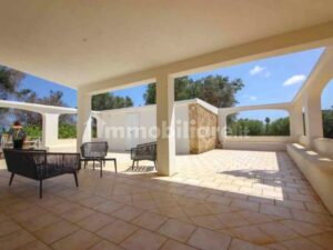 Overdekte veranda te koop villa in Puglia