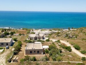 Villa met zeezicht te koop in Torre Vado Puglia