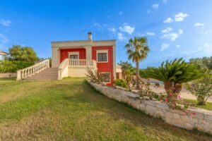 Polignano villa met zwembad te koop in Puglia