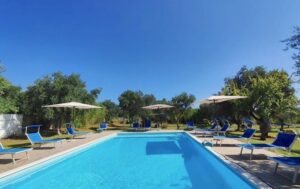 Puglia grote villa met zwembad te koop heel geschikt ook voor woongroep