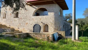 Villa met veel fruitbomen te koop Puglia