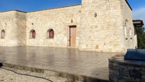 Grote stenen villa in Puglia te koop