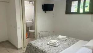 slaapkamer met en-suite badkamer Puglia te koop
