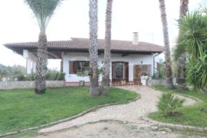 Villa met zwembad te koop in de buurt van Gallipoli