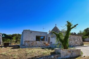 in Putignano Puglia te koop een gerenoveerde trullo