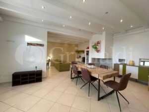 Villa te koop in Matino Puglia eetkamer