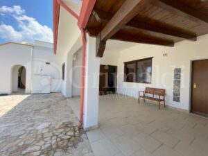 Matino Puglia Villa te koop de overdekte veranda