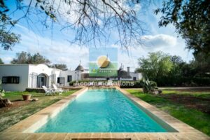 Belangrijk groepje van lamia en trulli te koop in Puglia
