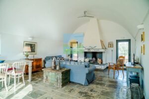 woonkamer van huis en trulli te koop in Puglia